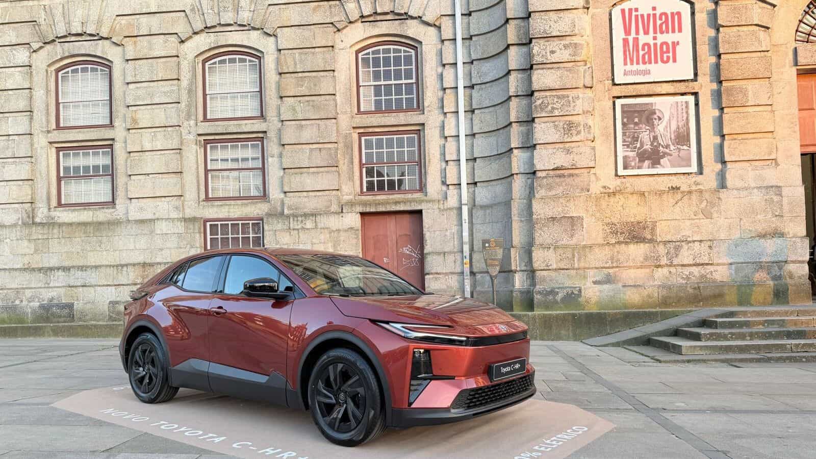 Toyota C-HR+ chega com atributos superiores e a maior autonomia elétrica da marca
