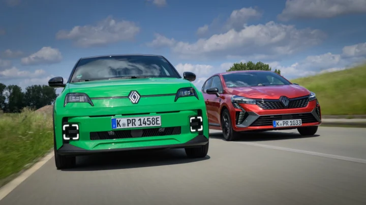 Imagem carro elétrico versus carro térmico
