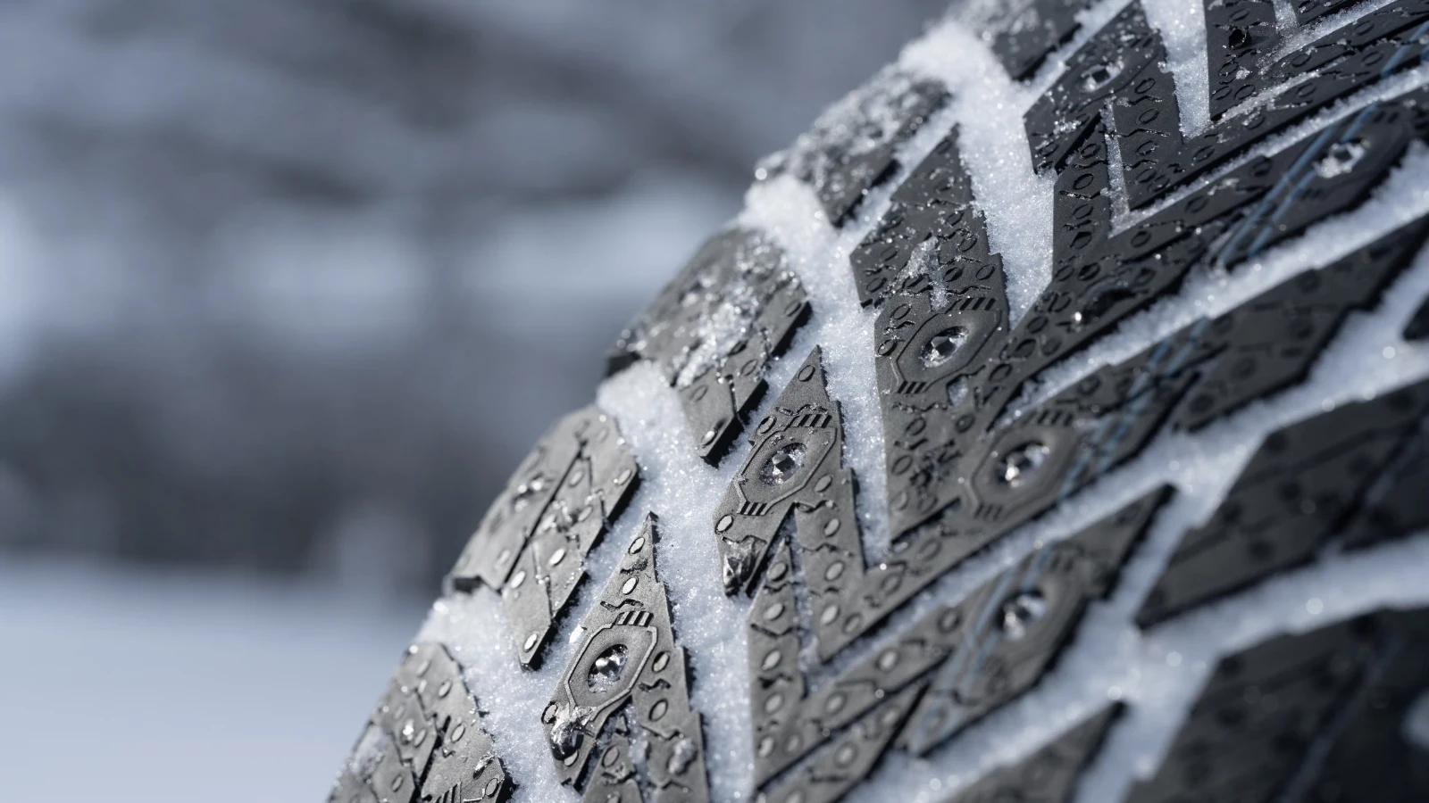 Nokian apresentou um novo pneu com pregos que recolhem no asfalto