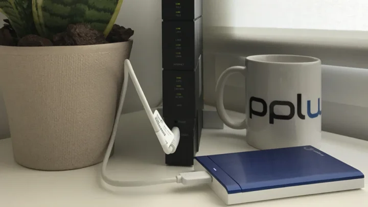 Imagem de um disco externo ligado ao router pela porta USB