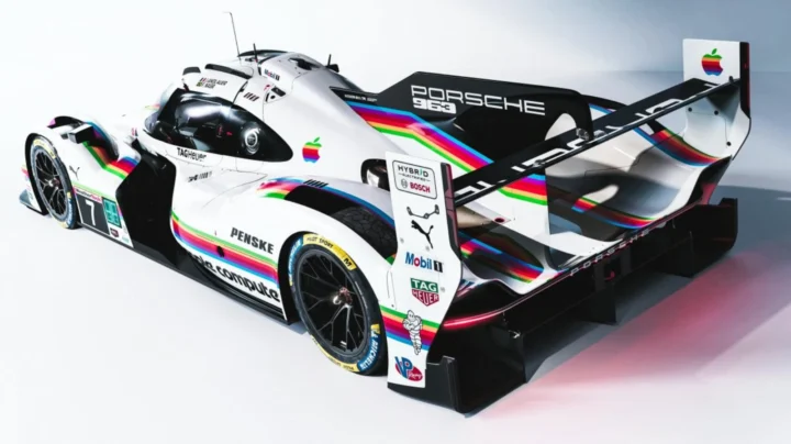Imagem de um Porsche com o icónico logo da Apple