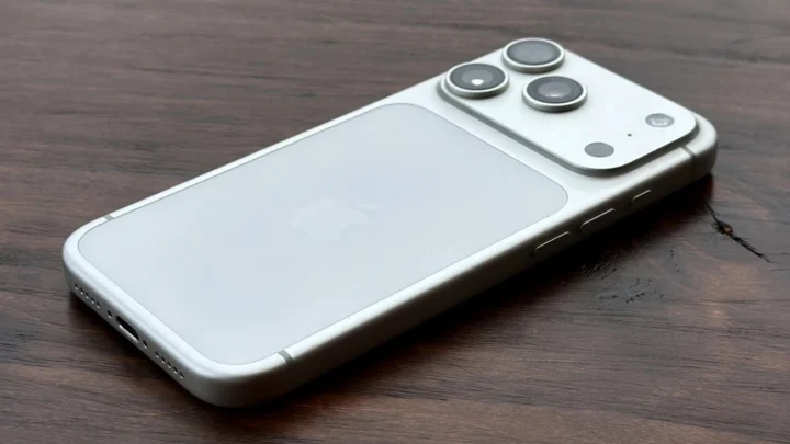 Ilustração: NASA aprovou o iPhone 17 Pro Max para a missão espacial Artemis II