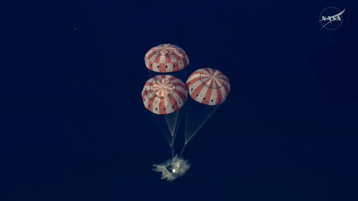 Imagem da Artemis II a amarar