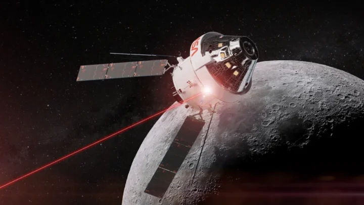 Ilustração nave Orion a transmitir via O2O a partir da Lua