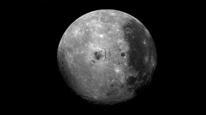 Imagem Lua e o seu lado escuro