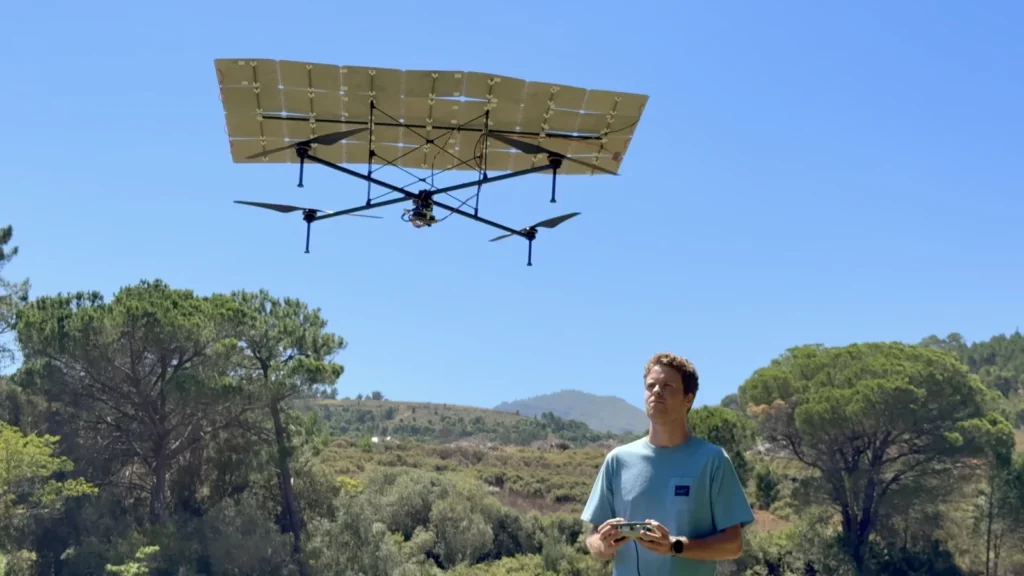 Drone solar bate recorde e pode voar “quase para sempre”