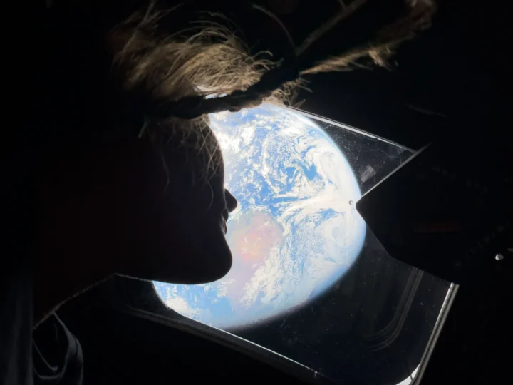 Imagem da Terra, captada pelo iPhone 17 Pro Max, a partir da Lua, da missão Artemis II, da NASA