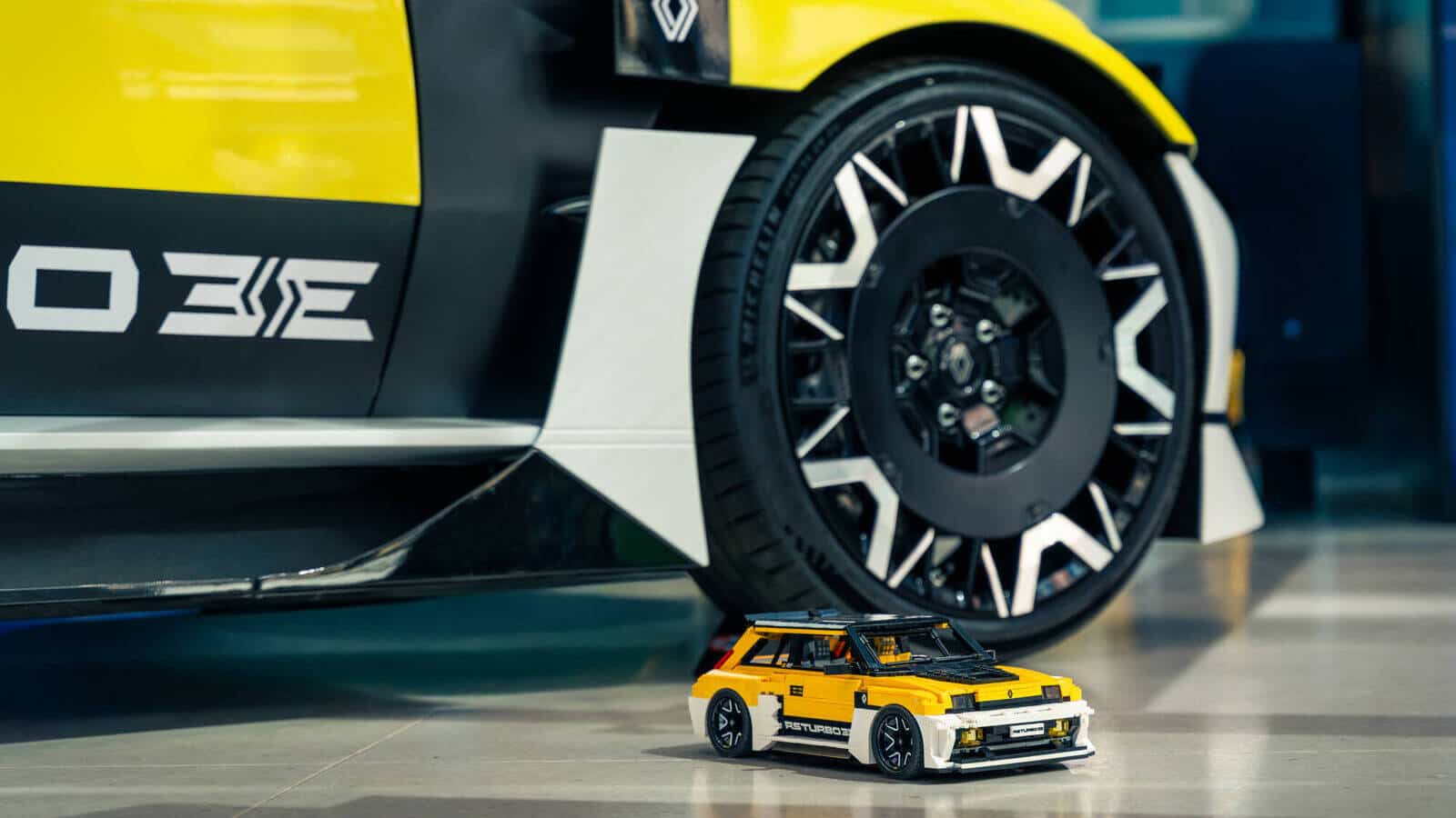 Fã construiu um Renault 5 Turbo 3E em Lego, e carro pode chegar às lojas!