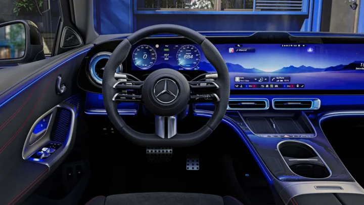 Imagem do interior do C-Class EV da Mercedes