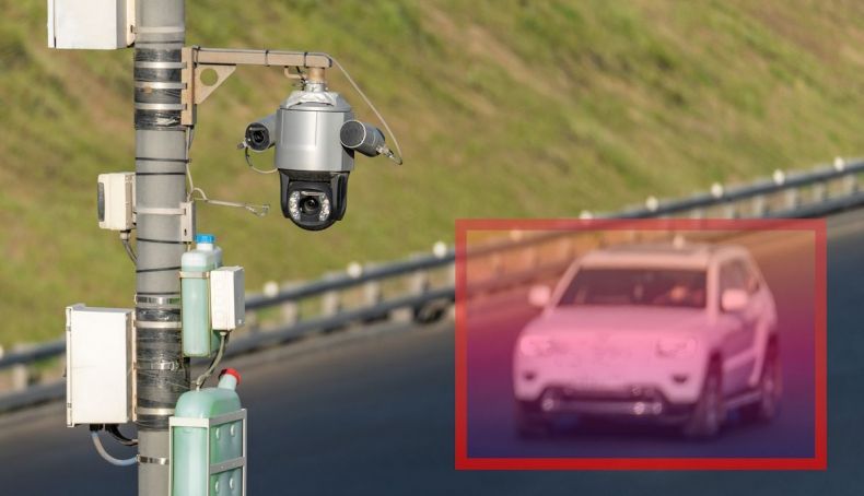 Novos radares de trânsito multam quem viaja sozinho no carro