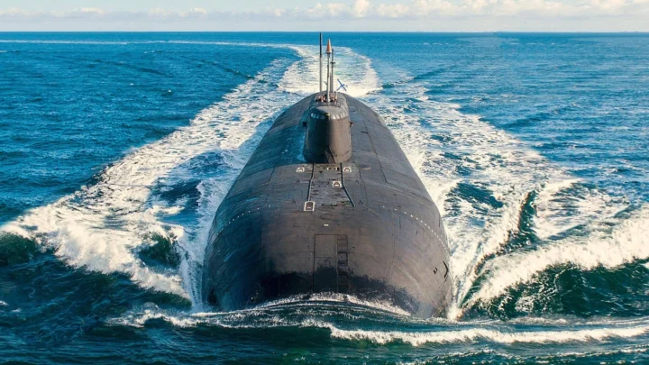 Imagem do submarino nuclear da Rússia, o K-329 Belgorod
