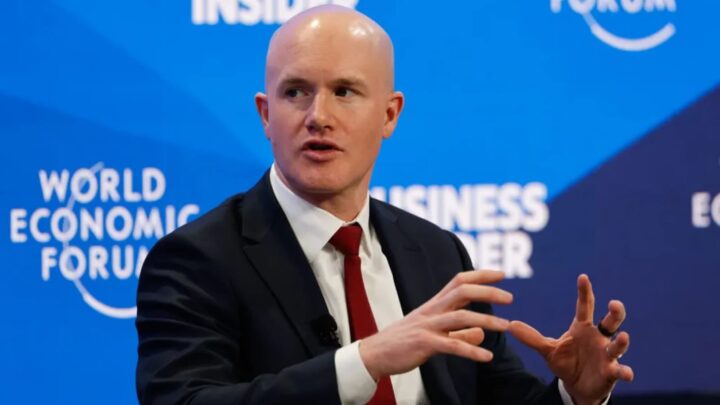 Brian Armstrong, cofundador e diretor-executivo da Coinbase, a discursar no Fórum Económico Mundial, em janeiro.