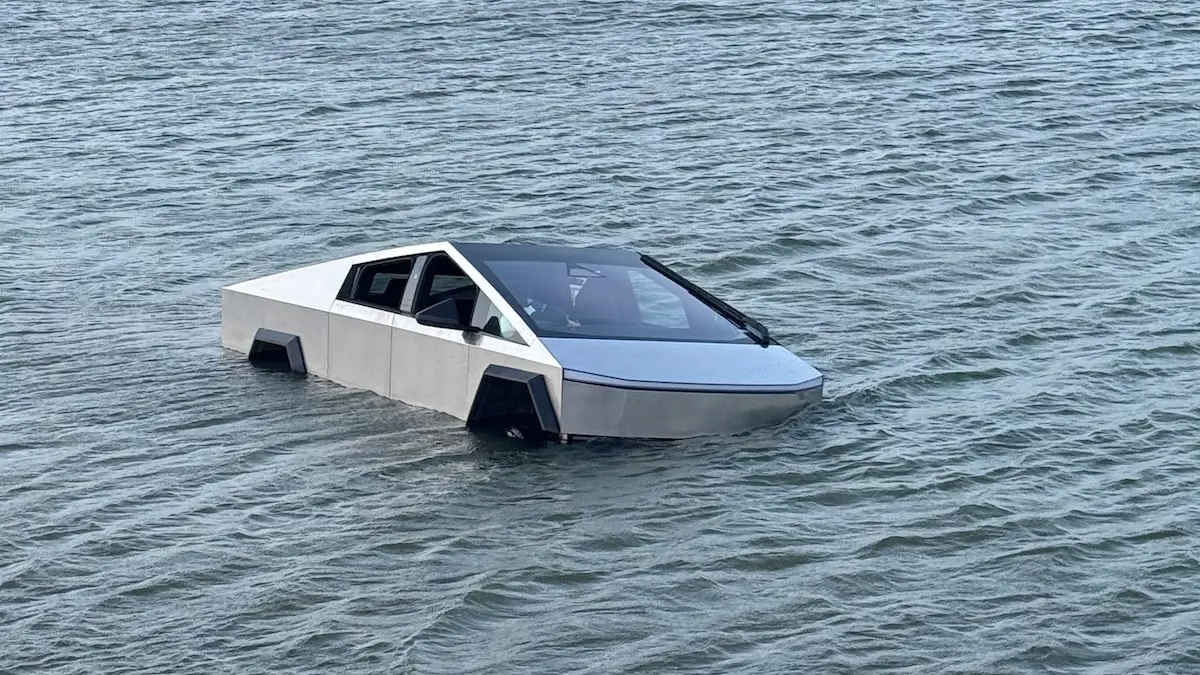 Dono de uma Cybertruck acreditou em Musk e mergulhou-a num lago. Resultado: foi preso