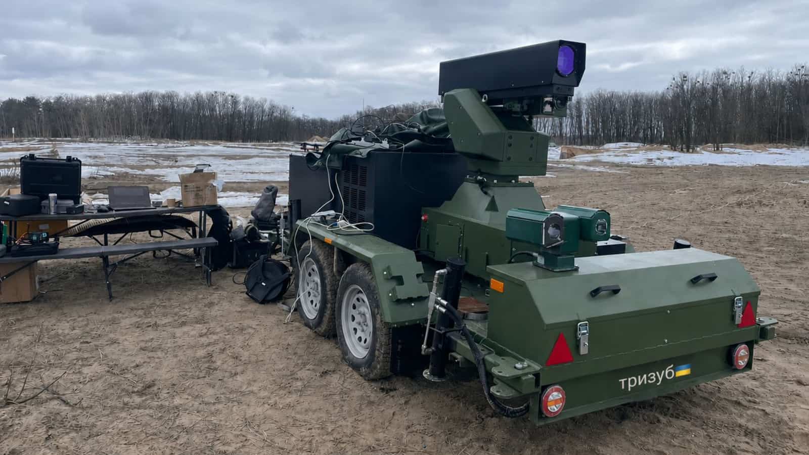 Ucrânia desenvolve laser anti-drone com IA que destrói alvos a 5 km de distância