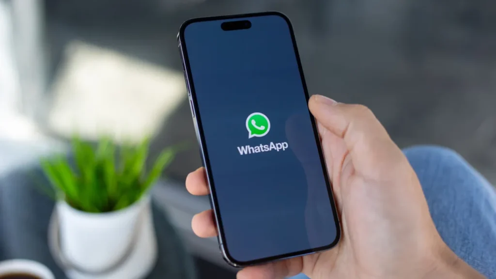 WhatsApp vai deixar agendar mensagens no iPhone e Android: veja como funciona
