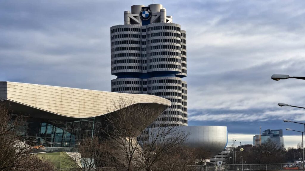BMW corta até 8000 empregos: mais um tiro na indústria automóvel da Alemanha