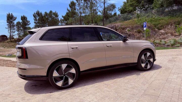 Volvo EX90