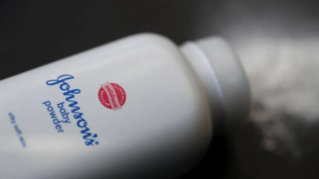Johnson & Johnson paga 5,5 mil milhões para fechar processos sobre o “pó de talco”