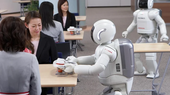 Imagem robô no Japão a desempenhar uma profissão