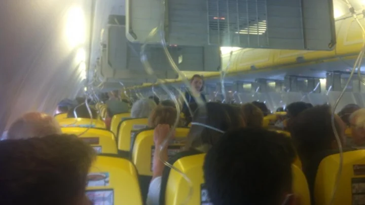 Ilustração de despressurização de um Boeing 737 da Ryanair