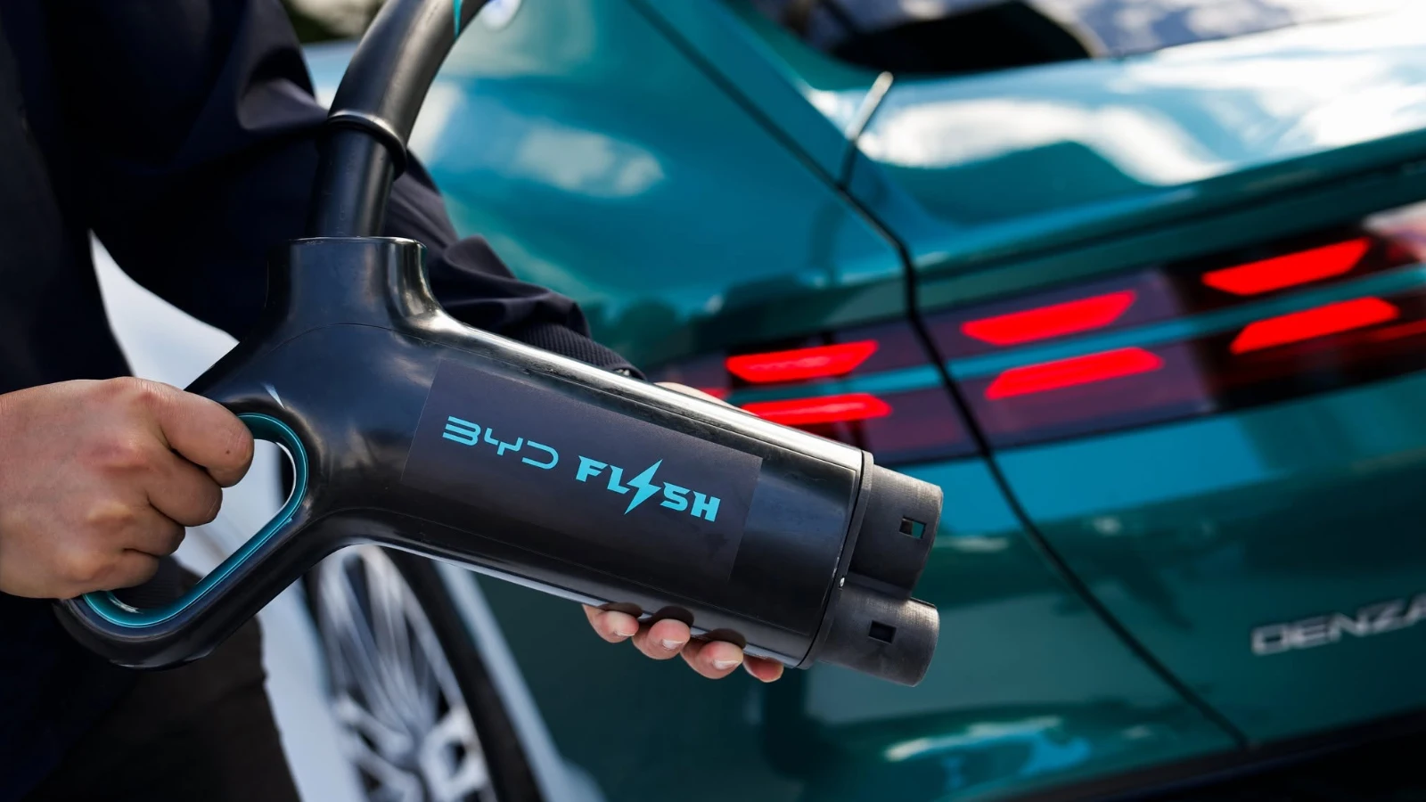 BYD já tem 10 mil estações Flash Charging. Carregar em 9 minutos é a realidade