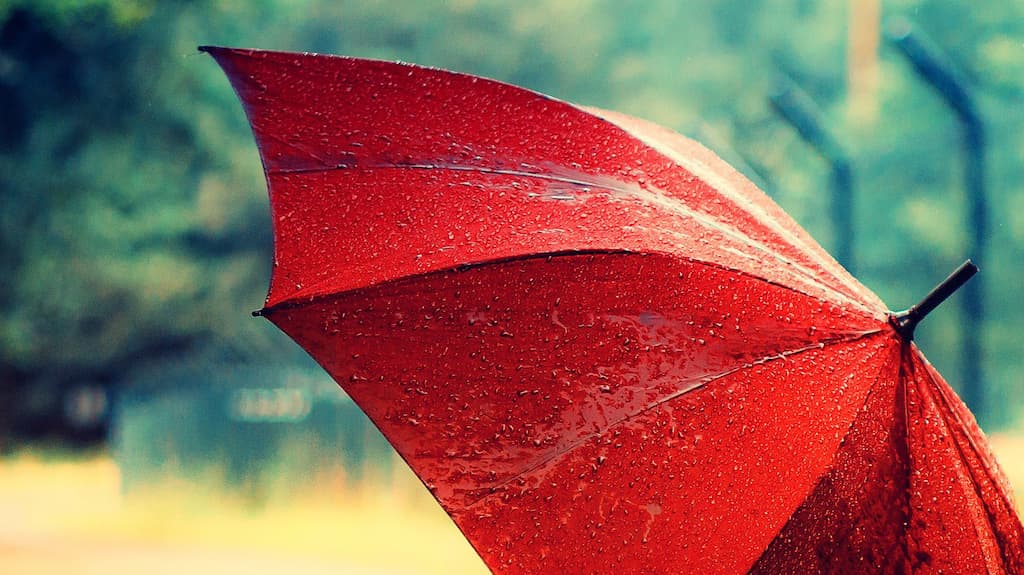Trovoada, chuva forte e granizo: 13 distritos estão sob aviso amarelo! Saiba quais