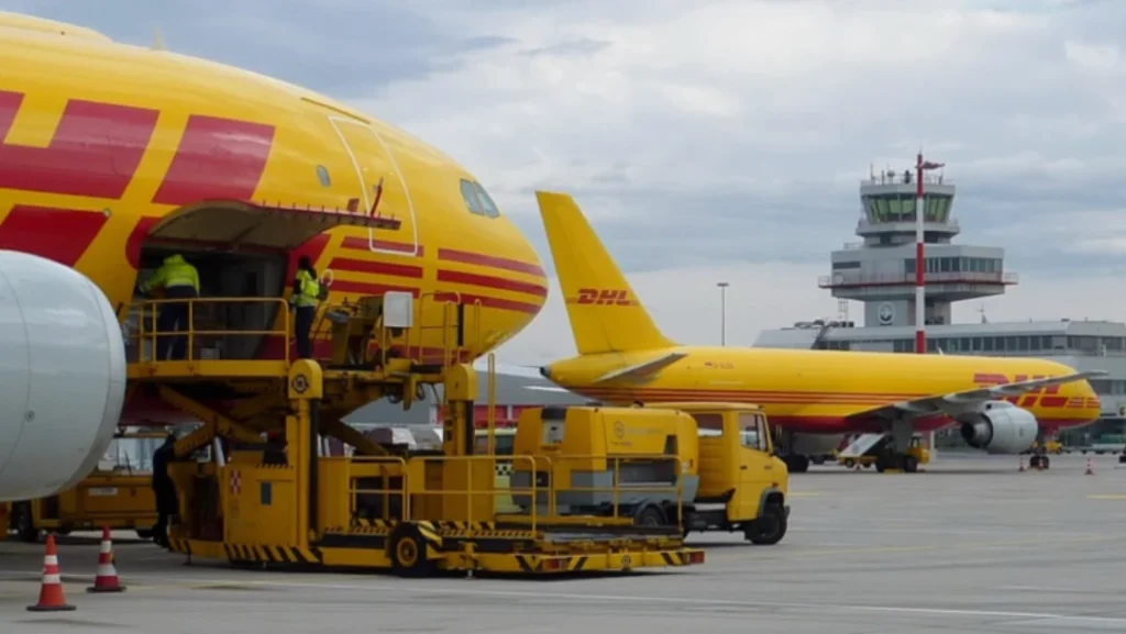 Drones com explosivos param Aeroporto de Leipzig: Avião da DHL foi atingido no ar