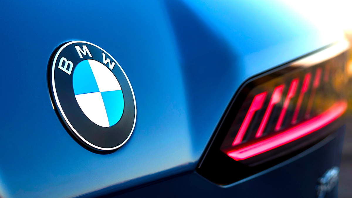 BMW surpreende e começa a mostrar anúncios nos ecrãs dos seus carros