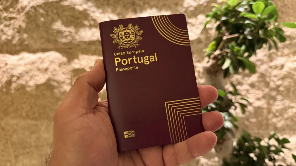 Porque é que alguns países ainda carimbam o passaporte?