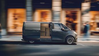 A Renault estará presente no salão IAA Transportation 2026, em Hanôver, abrindo um novo capítulo na sua ofensiva nos veículos comerciais ligeiros com o Novo Trafic Van E-Tech elétrico.