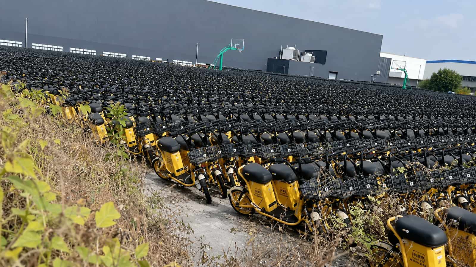 “Aterro de bicicletas elétricas” na China: o vídeo que circula nas redes sociais é real?