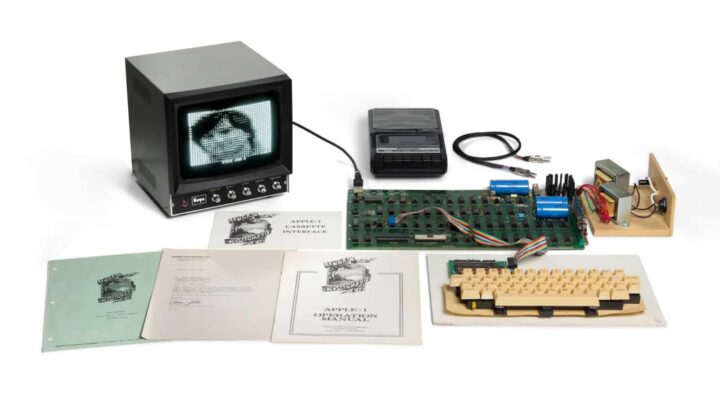 Um dos últimos Apple-1 a funcionar vai a leilão: assinado por Wozniak e com uma carta de Jobs