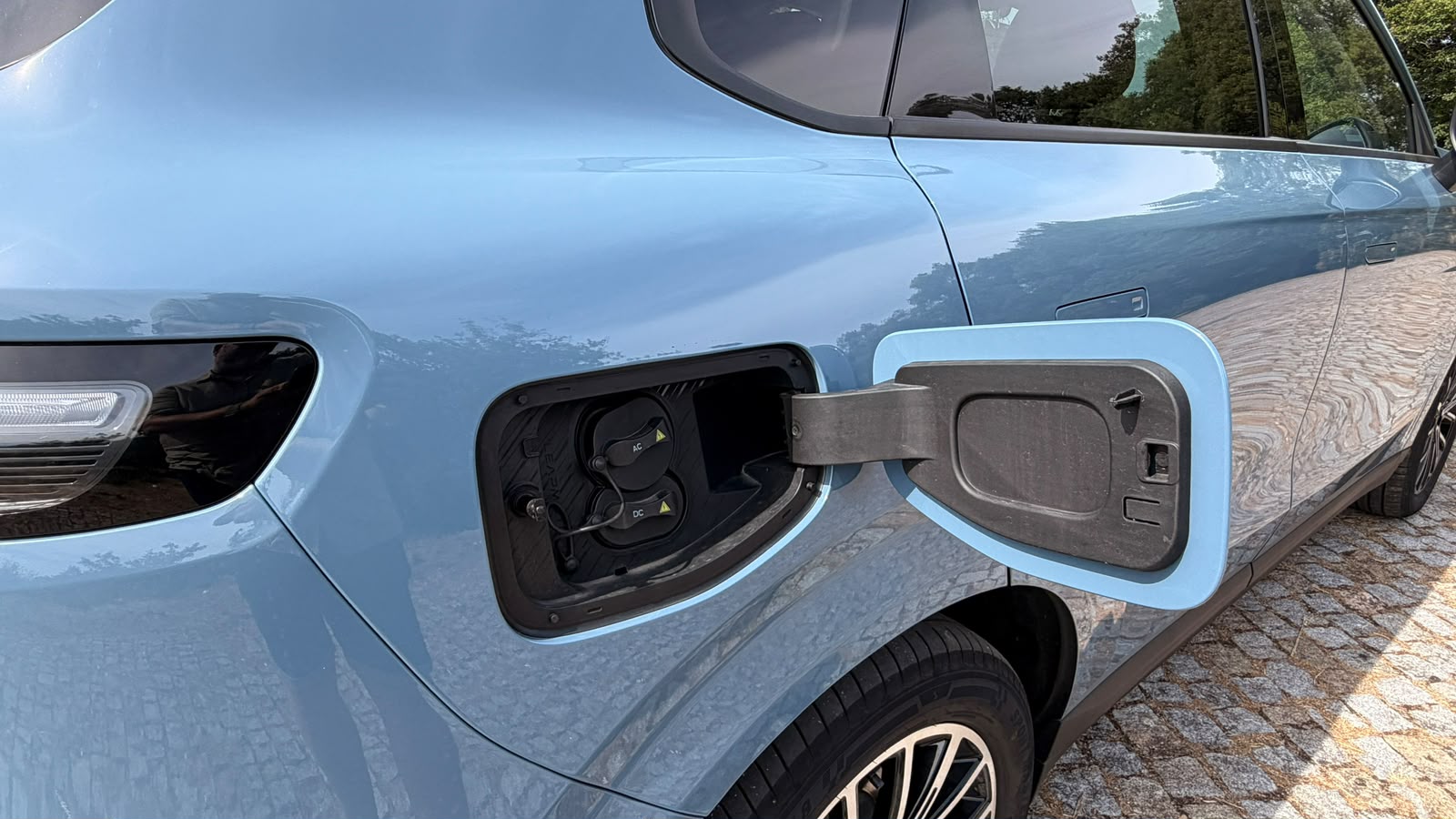 Pela primeira vez, fabricante chinesa produz carros elétricos e baterias na Europa