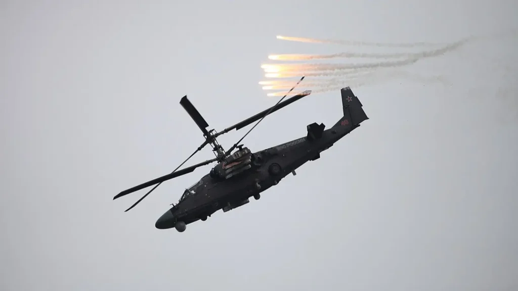 Drones de fibra ótica conseguem derrubar helicóptero russo Ka-52 de milhões de euros