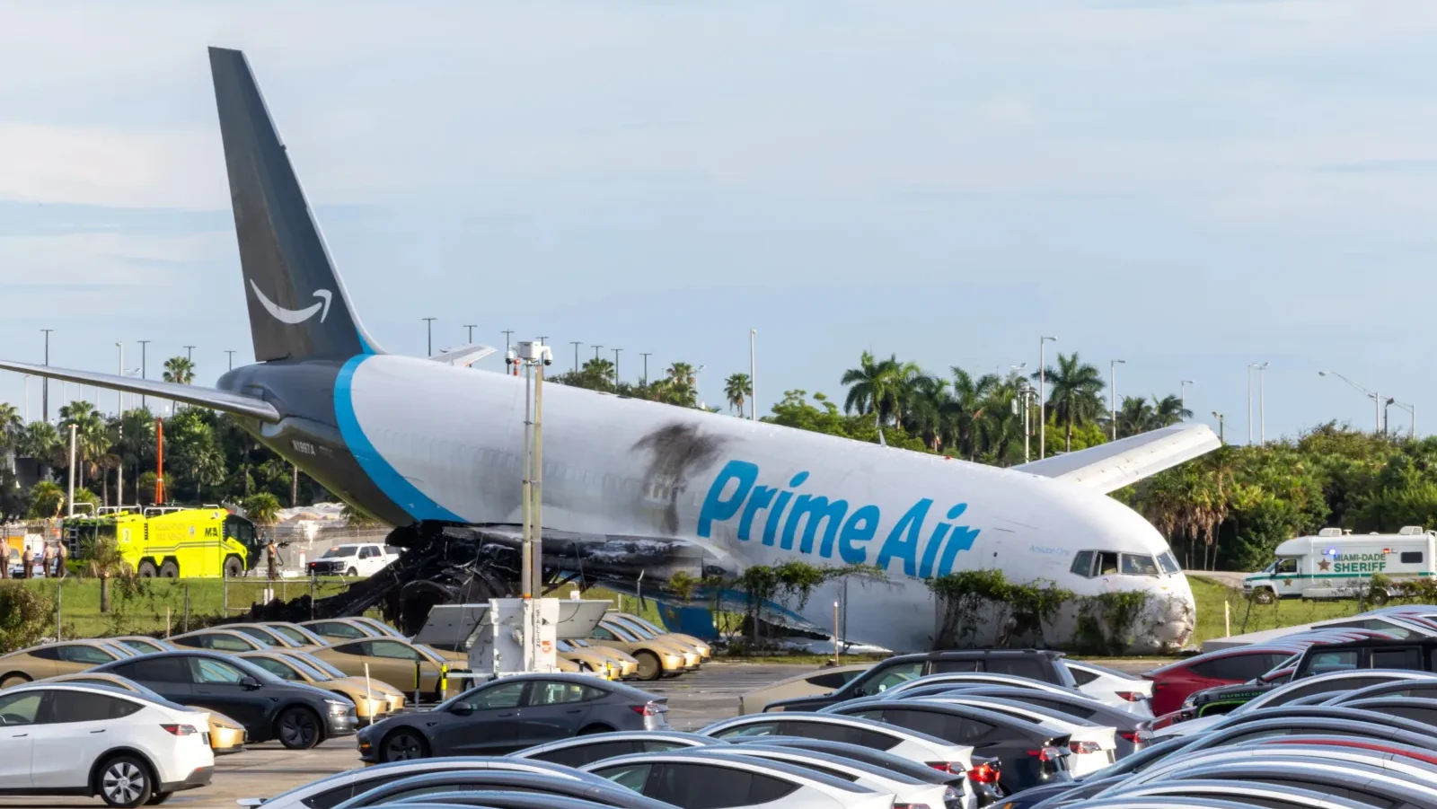 Boeing ao serviço da Amazon sai da pista em Miami e provoca cinco mortos (vídeo)