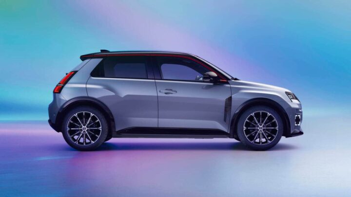 Renault 5 E-Tech Elétrico recebe novas versões para oferecer até 430 km de autonomia