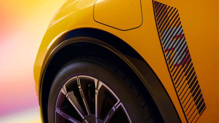 Renault 5 E-Tech Elétrico recebe novas versões para oferecer até 430 km de autonomia