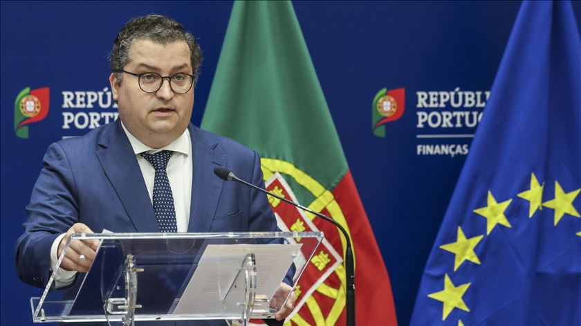 Descida do IVA dos combustíveis? Portugal pode entrar em défice, alerta Governo