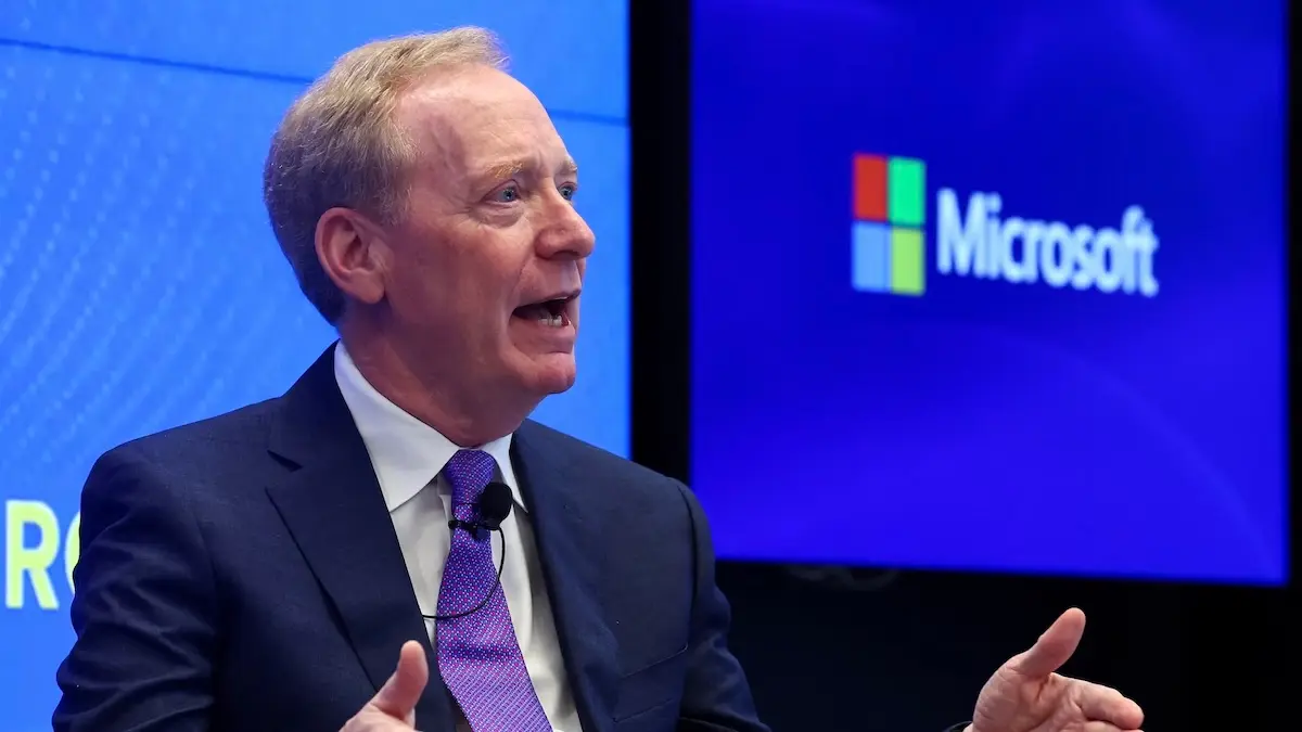 Presidente da Microsoft diz que a IA está menos regulamentada do que um pacote de leite