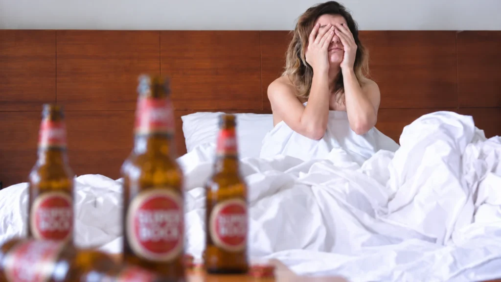 Uma cerveja cura a ressaca? A ciência diz que só estamos a adiar o inevitável