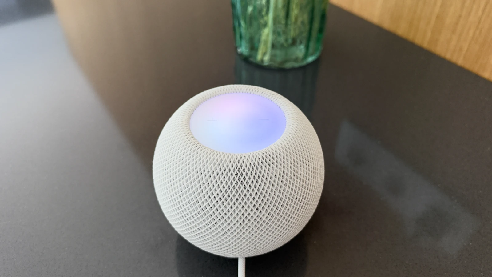 Tenho um HomePod mini de 2020: vale a pena trocar pelo novo de 2026?