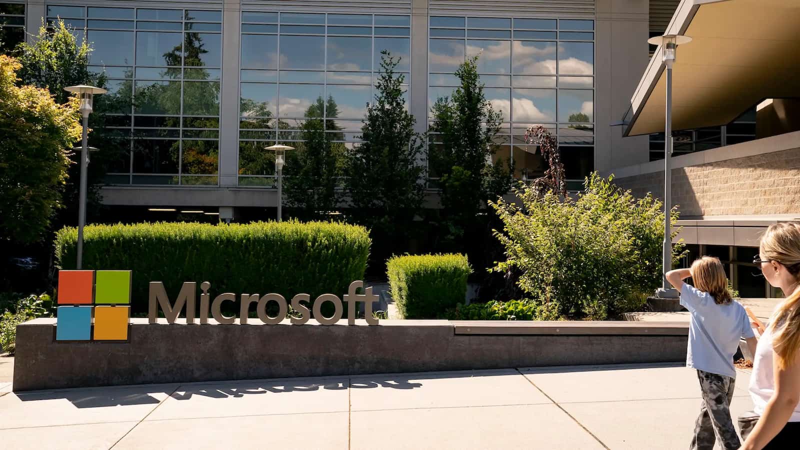 Microsoft abre a porta de saída a cerca de 60 mil trabalhadores. O que está a acontecer?