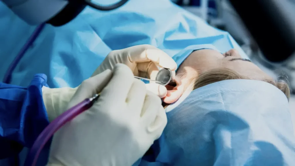 Itália realiza primeiros implantes de “ouvido biónico” totalmente invisível