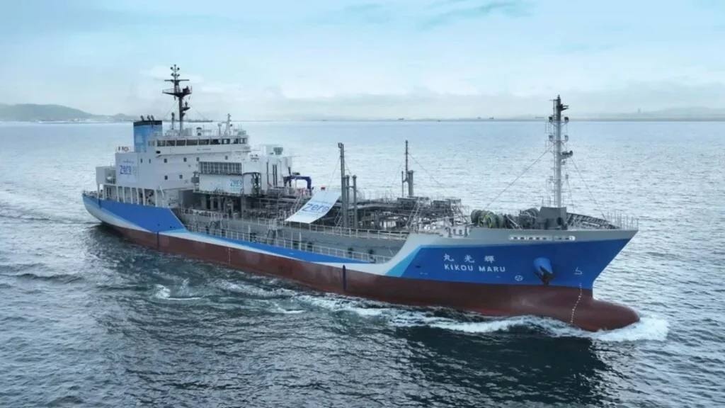 Petroleiro navega a hidrogénio e evita toneladas de CO₂… o mundo está a mudar